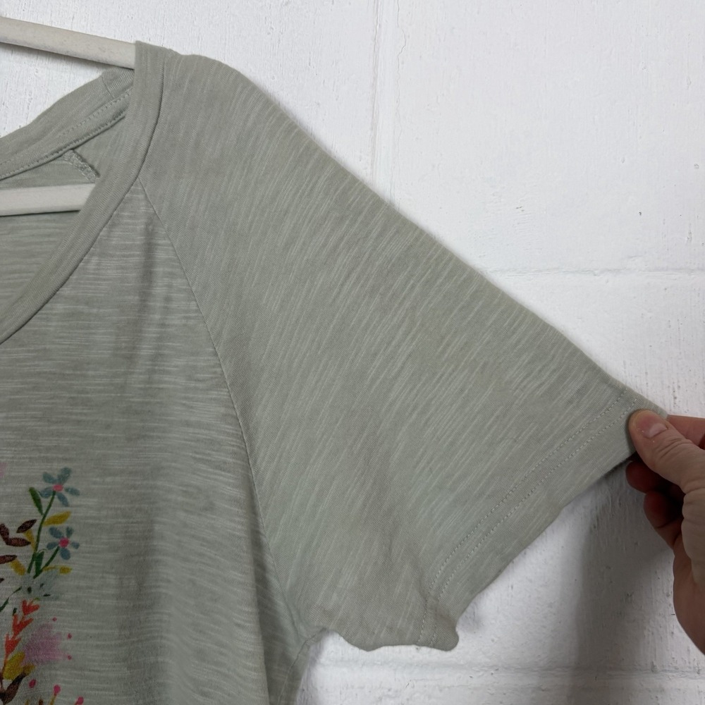 Casual Gray Graphic Tee - Picture 6 of 11